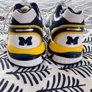 Womens gently worn Michigan Wolverines adidas Supernova sneakers size 9.5